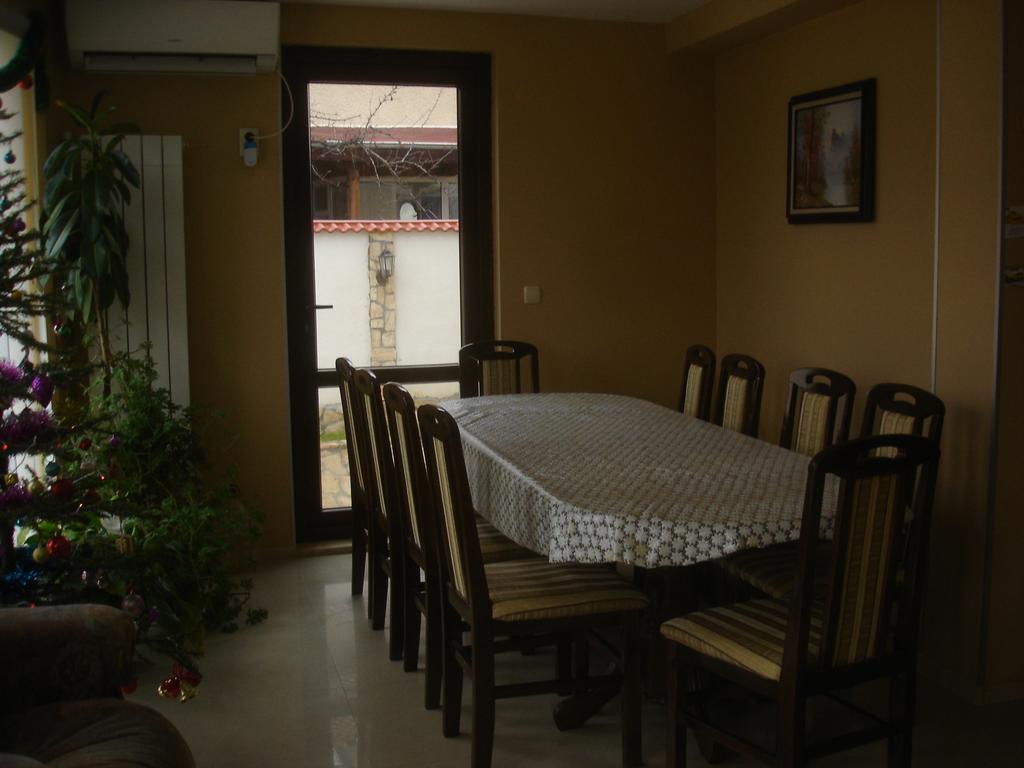 Guest House Camellia Berkovica Esterno foto