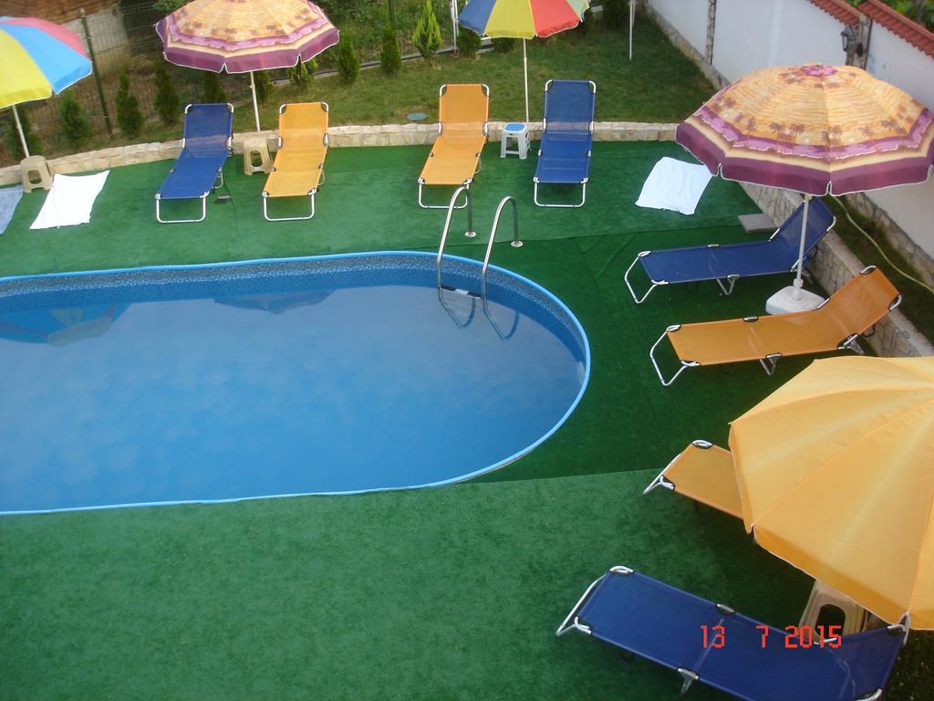 Guest House Camellia Berkovica Esterno foto