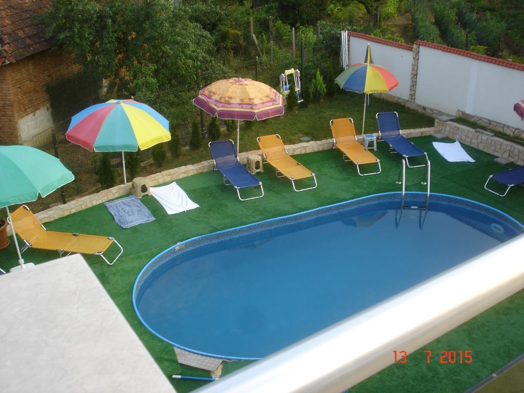 Guest House Camellia Berkovica Esterno foto