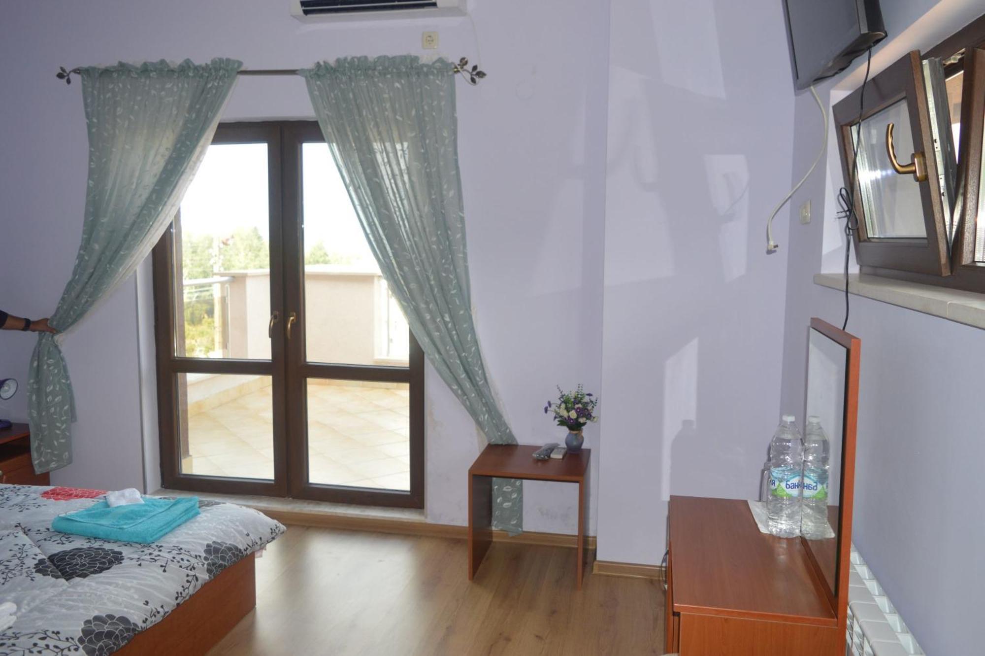 Guest House Camellia Berkovica Esterno foto
