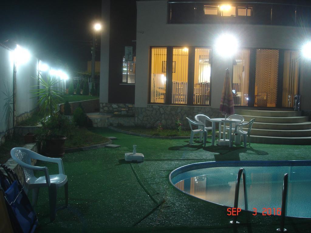Guest House Camellia Berkovica Esterno foto