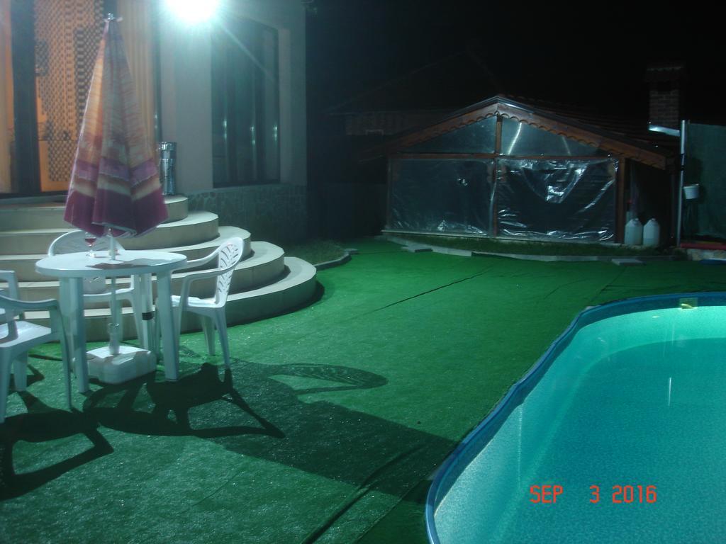 Guest House Camellia Berkovica Esterno foto