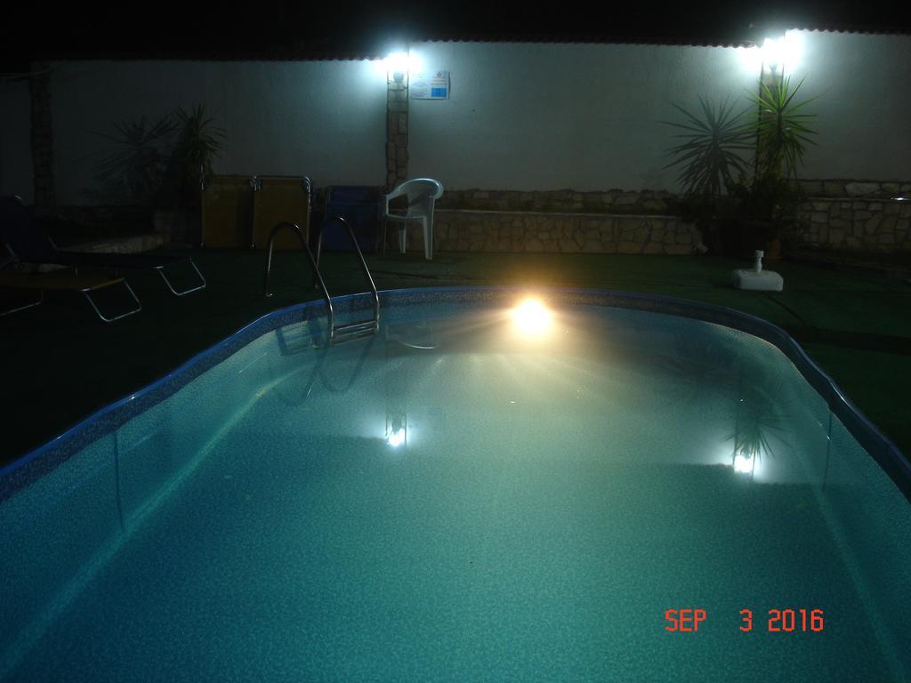 Guest House Camellia Berkovica Esterno foto