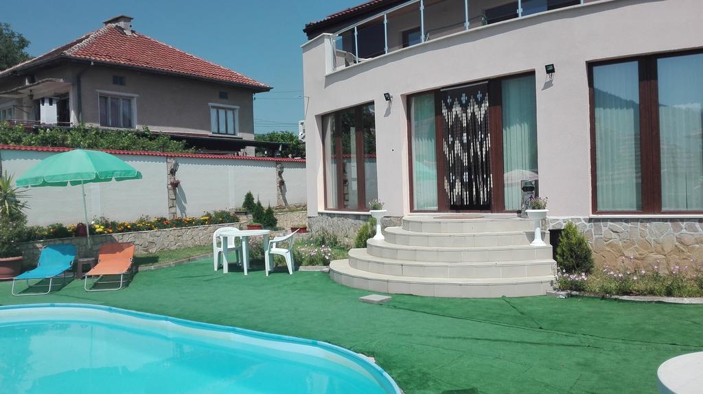 Guest House Camellia Berkovica Esterno foto