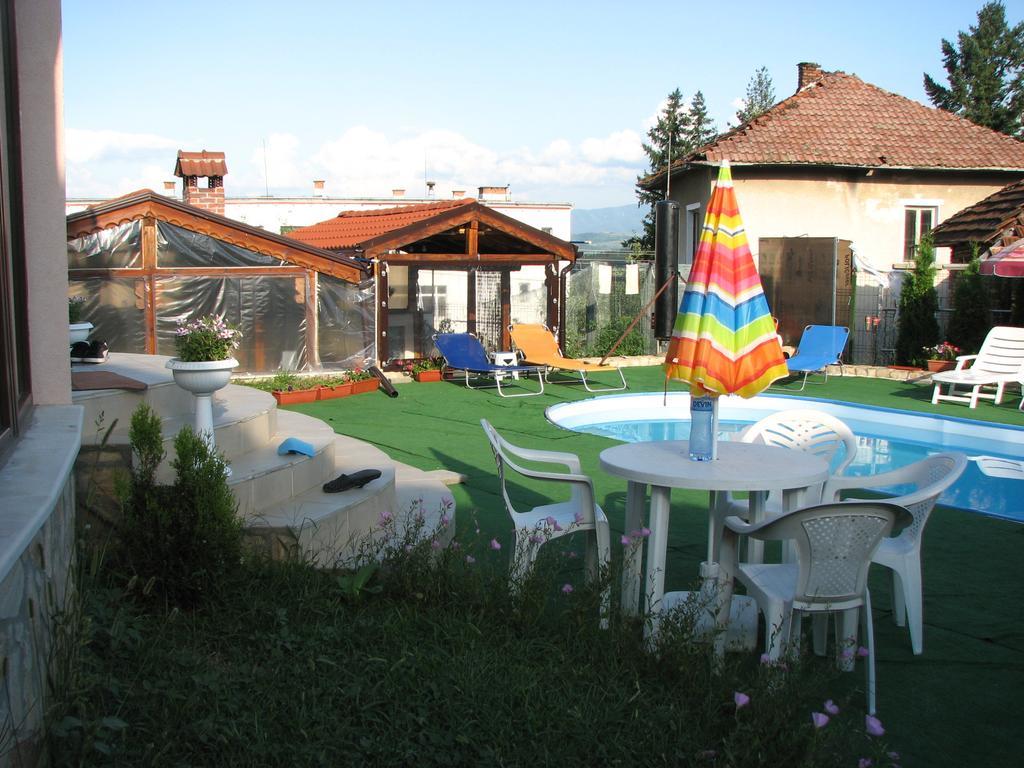 Guest House Camellia Berkovica Esterno foto