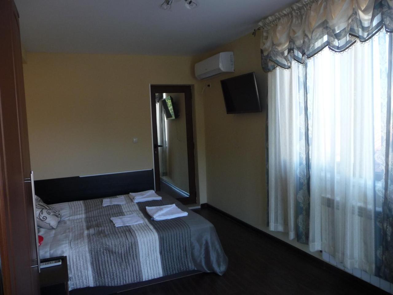 Guest House Camellia Berkovica Esterno foto